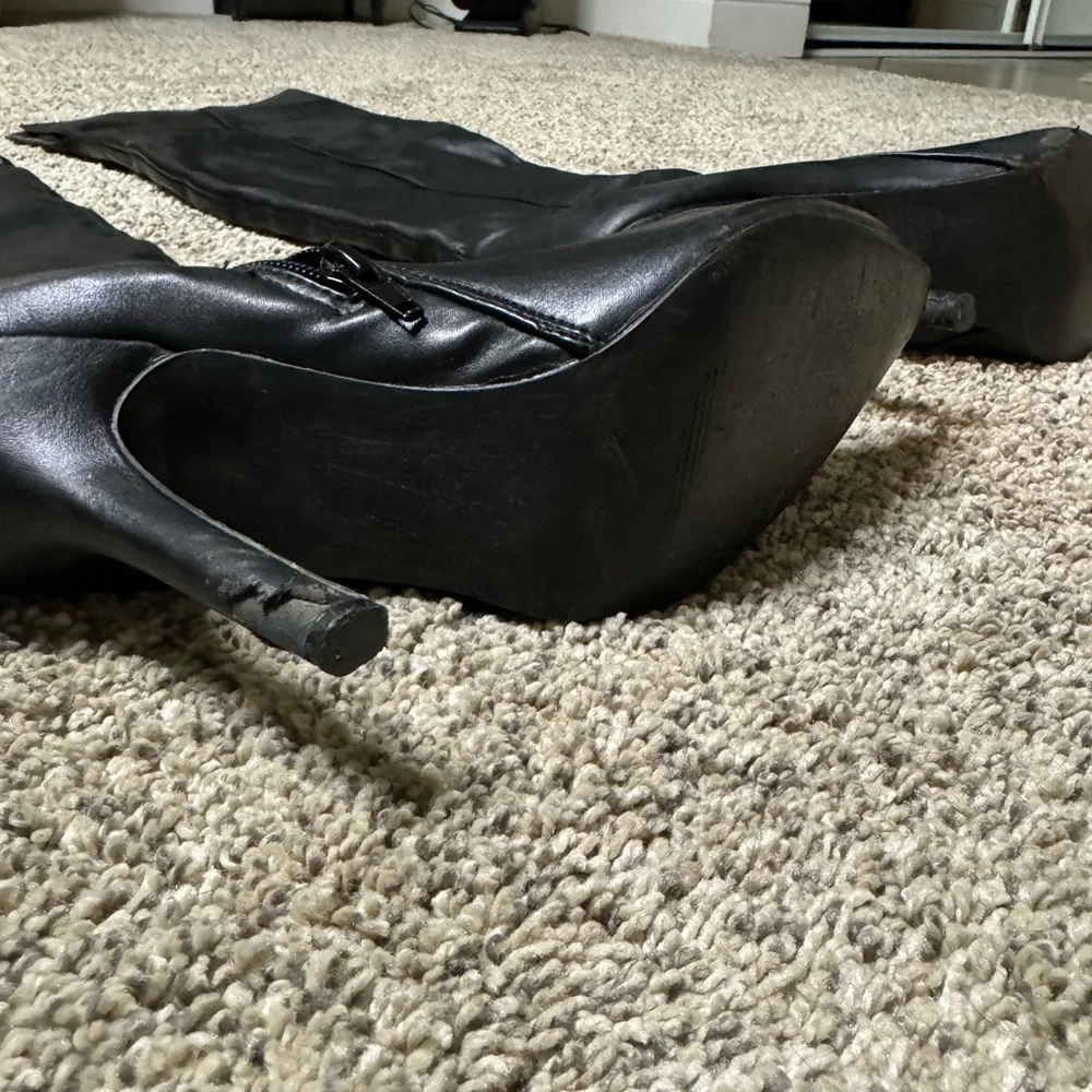Black thigh high boots - Picture 5 of 5
